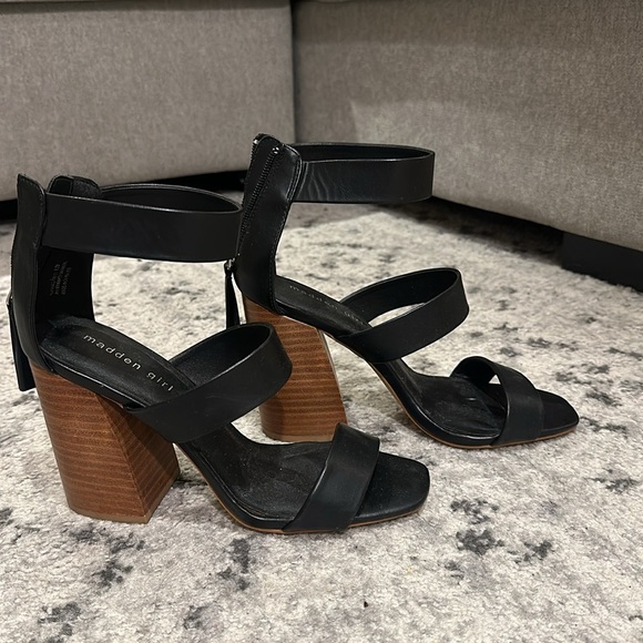 Heels - Picture 4 of 5